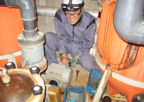 冷却水配管の保温工事